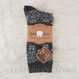 GAA HUU Socks Black Snowflake Wool Blend Socks 2 Pairs Outdoor Cottagecore Gift!